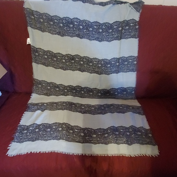 Scarf - Picture 2 of 5